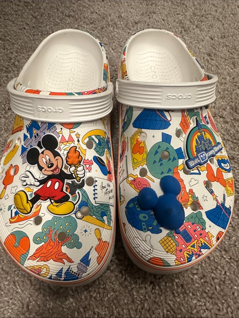 Walt Disney World CROCS Women’s 10, Men’s 8